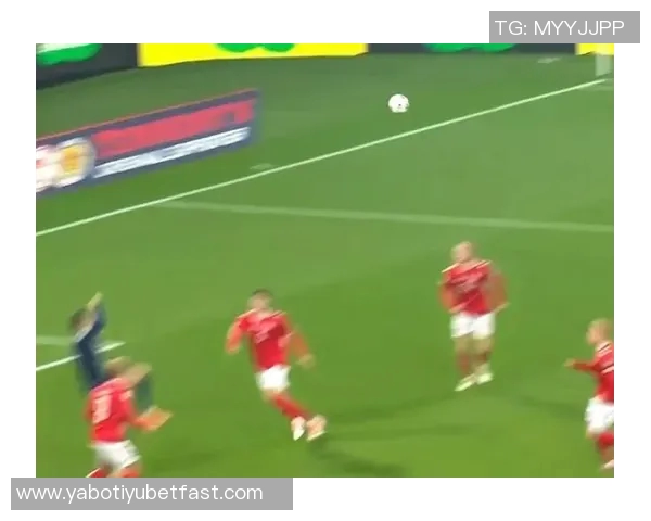 麦克托米奈倒钩破世界纪录脚尖高度超越奥努阿楚引发热议