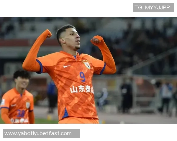 克雷桑精彩表现助力泰山队大胜对手5-1再添一城