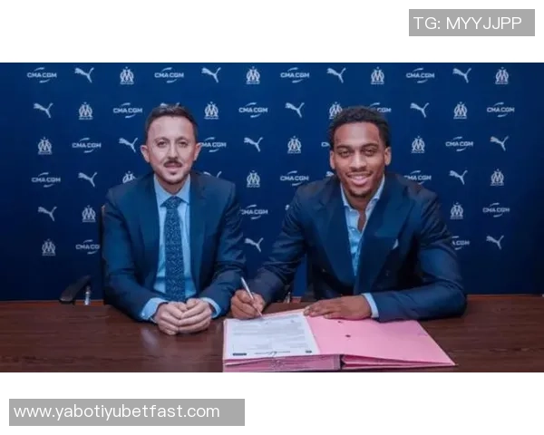 德天空报道多特蒙德关注费耶诺德中场昆滕廷伯合同将于明夏到期